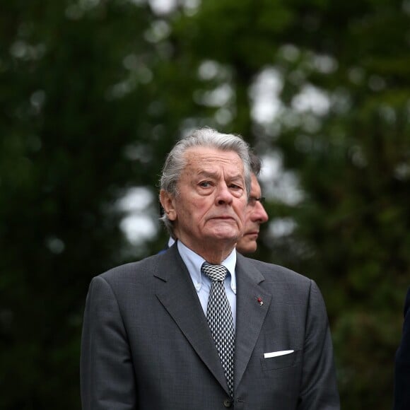 Alain Delon participe aux commémorations du 76 ème anniversaire de l'Appel du 18 juin prononcé par le Général de Gaulle en 1940 à Colombey-les-deux-Eglises, le 18 Juin 2016. © Dominique Jacovides/Bestimage