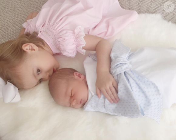 L'acteur Armie Hammer et l'animatrice télé Elizabeth Chambers, déjà parents de Harper née en 2014, ont accueilli le 15 janvier 2017 leur second enfant : Ford, dont le prénom a été révélé avec cette photo Instagram.