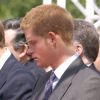 Le prince William et le prince Harry lors de l'inauguration de la fontaine commémorative à la mémoire de leur mère la princesse Diana dans Hyde Park, à Londres, le 6 juillet 2004.