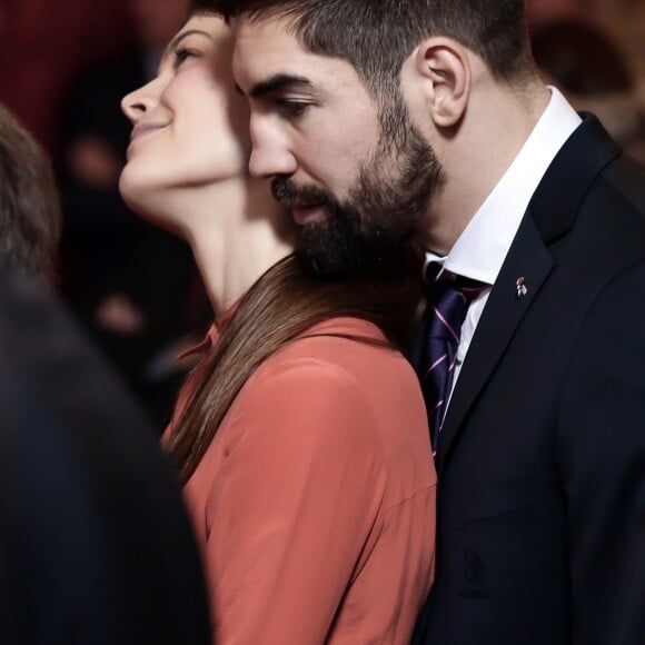 Nikola Karabatic et sa compagne Géraldine Pillet lors de la réception de l'équipe des France de Handball, championne du monde, au palais de l'Elysée à Paris, le 30 janvier 2017, au lendemain de sa victoire en finale de la coupe du monde contre l'équipe de la Norvège.