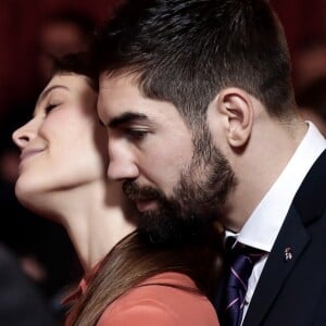 Nikola Karabatic et sa compagne Géraldine Pillet lors de la réception de l'équipe des France de Handball, championne du monde, au palais de l'Elysée à Paris, le 30 janvier 2017, au lendemain de sa victoire en finale de la coupe du monde contre l'équipe de la Norvège.