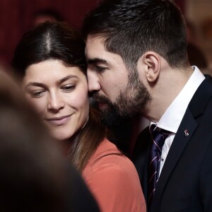 Nikola Karabatic et sa compagne Géraldine Pillet lors de la réception de l'équipe des France de Handball, championne du monde, au palais de l'Elysée à Paris, le 30 janvier 2017, au lendemain de sa victoire en finale de la coupe du monde contre l'équipe de la Norvège.