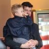 Robin Thicke, sa femme Paula Patton et leur fils Julian Fuego se promènent dans les rues de Paris, le 16 octobre 2013.