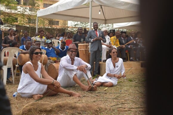 Exclusif - Yannick Noah et ses soeurs Isabelle et Nathalie Noah - Cérémonie traditionnelle lors des obsèques de Zacharie Noah à Yaoundé au Cameroun le 18 janvier 2017.