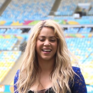 Shakira au stade Maracana pour annoncer la cérémonie de clôture de la finale de la Coupe du Monde à Rio de Janeiro, le 12 juillet 2014.