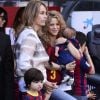 Shakira, ses enfants Milan (2 ans), Sasha (3 mois) et sa belle-mère Montserrat Bernabeu à Barcelone. Le 16 avril 2015.