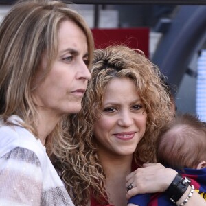 Shakira, ses enfants Milan (2 ans), Sasha (3 mois) et sa belle-mère Montserrat Bernabeu à Barcelone. Le 16 avril 2015.