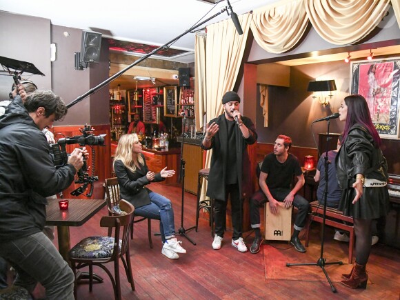 Exclusif - Slimane est l'invité d'Enora Malagré dans son émission "Le Van" à Paris. Emission diffusée le 6 février en 2e partie de soirée sur CStar. © Pierre Perusseau / bestimage