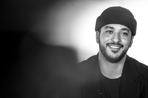 Exclusif - Rendez-vous avec le chanteur Slimane (Slimane Nebchi gagnant de la saison 5 de The Voice) dans les locaux de Webedia pour une interview pour Purepeople à Levallois-Perret le 22 novembre 2016.
