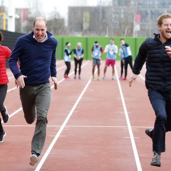 Le prince William, la duchesse Catherine de Cambridge et le prince Harry participaient le 5 février 2017 à une journée d'entraînement en vue du marathon de Londres au parc olympique Reine Elizabeth, une opération pour le compte de leur campagne en faveur de la santé mentale Heads Together.