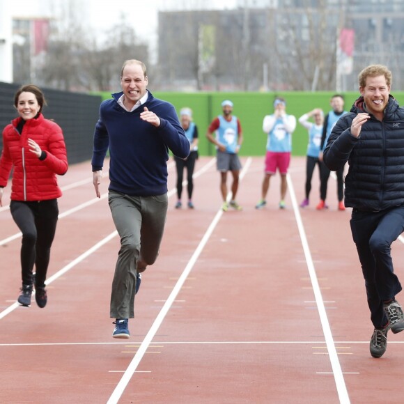 Le prince William, la duchesse Catherine de Cambridge et le prince Harry participaient le 5 février 2017 à une journée d'entraînement en vue du marathon de Londres au parc olympique Reine Elizabeth, une opération pour le compte de leur campagne en faveur de la santé mentale Heads Together.