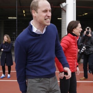 Bien tenté, le coup du claquage, Will ! Le prince William, la duchesse Catherine de Cambridge et le prince Harry participaient le 5 février 2017 à une journée d'entraînement en vue du marathon de Londres au parc olympique Reine Elizabeth, une opération pour le compte de leur campagne en faveur de la santé mentale Heads Together.