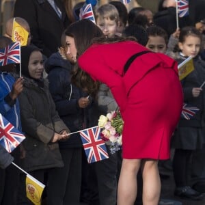 Le prince William et la duchesse Catherine de Cambridge visitaient le 6 février 2017 l'école primaire Mitchell Brook, dans le quartier de Brent à Londres, pour le lancement de la Semaine de la santé mentale des enfants et la remise de la Coupe de la Gentillesse avec l'association Place2Be, membre de Heads Together.