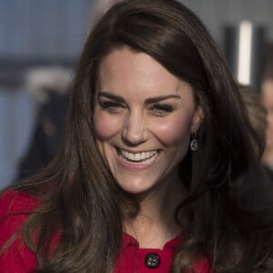 Le prince William et la duchesse Catherine de Cambridge visitaient le 6 février 2017 l'école primaire Mitchell Brook, dans le quartier de Brent à Londres, pour le lancement de la Semaine de la santé mentale des enfants et la remise de la Coupe de la Gentillesse avec l'association Place2Be, membre de Heads Together.