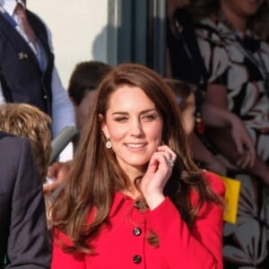 Le prince William et la duchesse Catherine de Cambridge visitaient le 6 février 2017 l'école primaire Mitchell Brook, dans le quartier de Brent à Londres, pour le lancement de la Semaine de la santé mentale des enfants et la remise de la Coupe de la Gentillesse avec l'association Place2Be, membre de Heads Together.