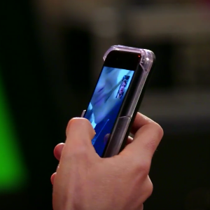 Guillaume Canet en Facetime avec Marion Cotillard pendant l'émission Les Recettes pompettes. (capture d'écran)