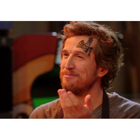 Guillaume Canet participe à l'émission Les Recettes pompettes. (capture d'écran)