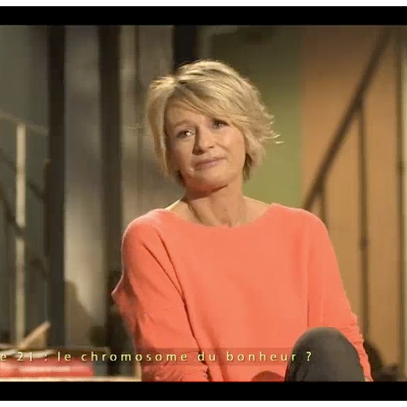 Sophie Davant submergée par l'émotion dans "Mille et une vies", sur France 2, le 10 février 2017.