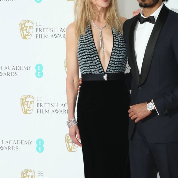 Nicole Kidman et Dev Patel - Les célébrités posent avec leurs prix dans la pressroom des British Academy Film Awards (BAFTA) au Royal Albert Hall à Londres le 12 février 2017.