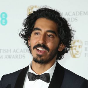 Dev Patel - Les célébrités posent avec leurs prix dans la pressroom des British Academy Film Awards (BAFTA) au Royal Albert Hall à Londres le 12 février 2017.