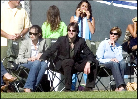 Tom Cruise, sa maman et Katie Holmes assistent à un match de football d'Isabelle, la fille de l'acteur, à Beverly Hills le 17 septembre 2006