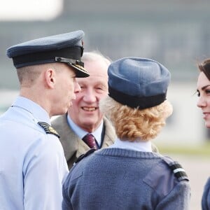 La duchesse Catherine de Cambridge lors de sa visite à la base RAF Wittering dans le Cambridgeshire en tant que marraine et commandante honoraire des cadets de l'Armée de l'Air, le 14 février 2017.