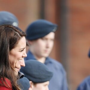 La duchesse Catherine de Cambridge lors de sa visite à la base RAF Wittering dans le Cambridgeshire en tant que marraine et commandante honoraire des cadets de l'Armée de l'Air, le 14 février 2017.