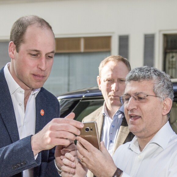 Le prince William, duc de Cambridge, inaugure le centre d'appel Centrepoint Helpline à Londres le 13 février 2017. Il s'agit du premier service de conseil qui offrira aux jeunes qui sont sans abri ou qui risquent d'être sans abri un service de soutien complet. Centrepoint, dont Son Altesse Royale est le Patron s'est associé avec The Mix pour réaliser ce projet.