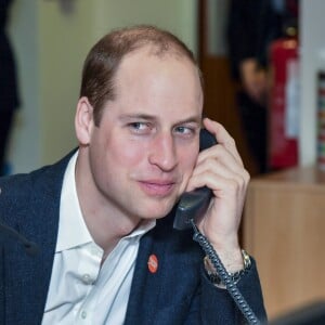 Le prince William, duc de Cambridge, inaugure le centre d'appel Centrepoint Helpline à Londres le 13 février 2017. Il s'agit du premier service de conseil qui offrira aux jeunes qui sont sans abri ou qui risquent d'être sans abri un service de soutien complet. Centrepoint, dont Son Altesse Royale est le Patron s'est associé avec The Mix pour réaliser ce projet.