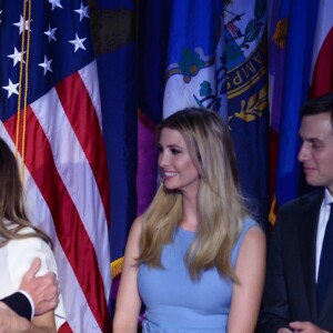 Donald Trump avec son fils Barron, sa fille Ivanka et sa femme Melania lors de son discours au Hilton New York après son élection à la présidence des Etats-Unis. New York, le 9 novembre 2016