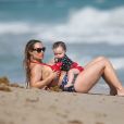 Coco Austin profite de la plage avec sa fille Chanel Nicole Marrow à Miami, Floride, Etats-Unis, le 17 janvier 2017.