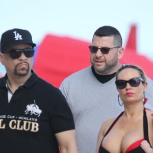 Ice-T et sa femme Coco Austin profitent de la plage avec leur fille Chanel Nicole Marrow à Miami, Floride, Etats-Unis, le 17 janvier 2017.
