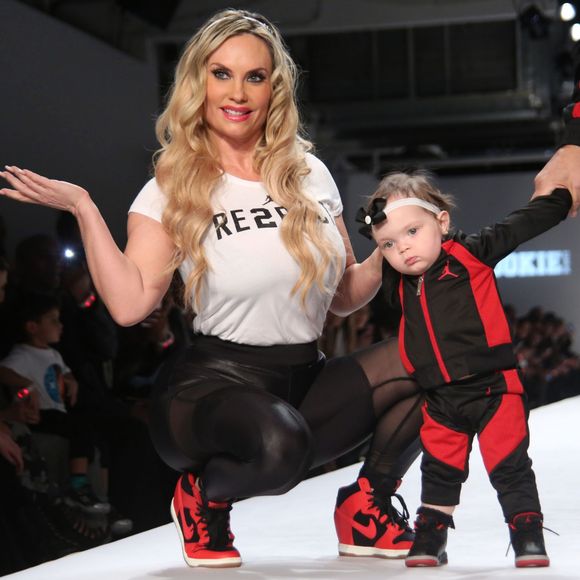 Coco Austin et sa fille Chanel lors du défilé de mode pour enfants de la marque Rookie USA à New York, le 15 février 2017. © Sonia Moskowitz/Globe Photos via ZUMA Wire/Bestimage15/02/2017 - New York
