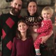 Bianca Balti, son mari Matthew McRae et ses deux filles Matilde et Mia. Décembre 2016.