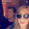 Paris Hilton fête son 36e anniversaire dans un club de Manhattan avec un charmant jeune homme. Photo publiée sur Snapchat le 16 février 2017.