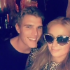 Paris Hilton fête son 36e anniversaire dans un club de Manhattan avec un charmant jeune homme. Photo publiée sur Snapchat le 16 février 2017.
