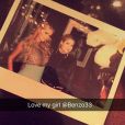 Paris Hilton fête son 36e anniversaire dans un club de Manhattan avec sa copine Ashley Benso. Photo publiée sur Snapchat le 16 février 2017.