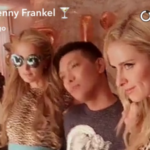 Paris Hilton fête son 36e anniversaire dans un club de Manhattan avec sa soeur Nicky Hilton. Photo publiée sur Snapchat le 16 février 2017.