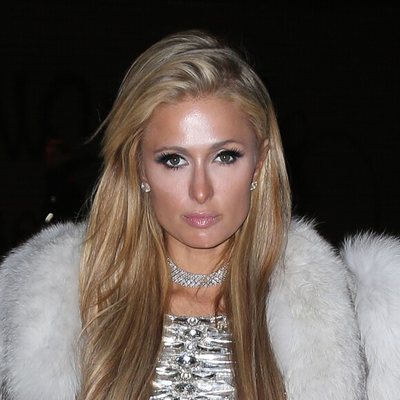 Paris Hilton porte une robe très sexy et transparente dans les rues de New York, le 14 février 2017