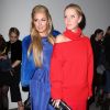 Paris Hilton et sa soeur Nicky Hilton à la sortie du défilé de mode Oscar de la Renta à New York. Le 13 février 2017