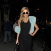 Paris Hilton est allée faire la fête avec un jeune inconnu à Londres, le 26 janvier 2017