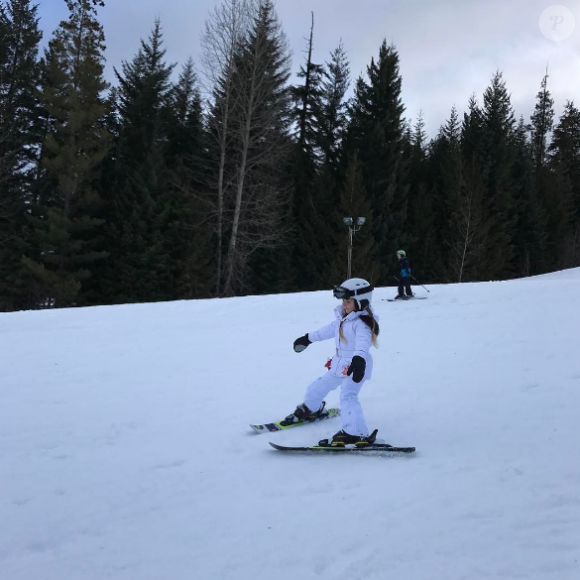 Harper Beckham en vacances au ski, à la station Whistler, au Canada, février 2017.