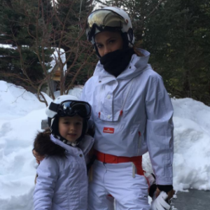 Victoria et Harper Beckham en vacances au ski, à la station Whistler, au Canada, février 2017.