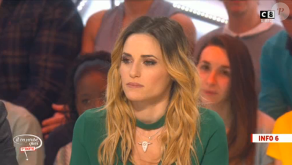 Capucine Anav dans "Il en pense quoi Camille ?" sur C8, le 9 février 2017.