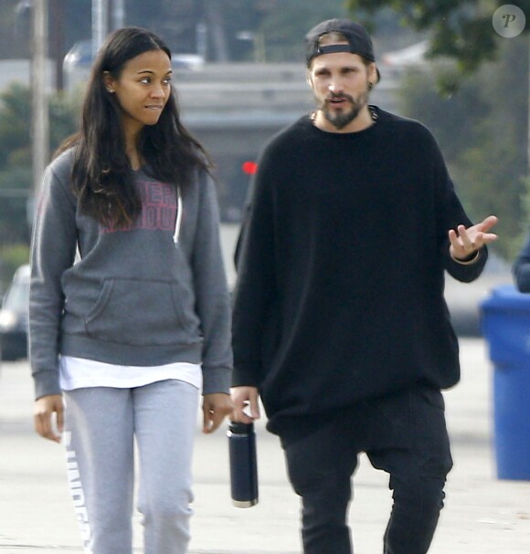 Exclusif - Zoe Saldana et son mari Marco Perego sont à la recherche d'un entrepôt à louer à Glendale le 18 janvier 2017.
