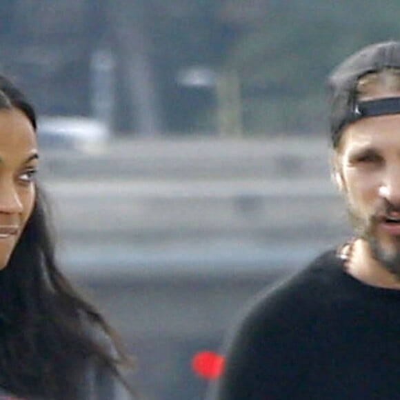 Exclusif - Zoe Saldana et son mari Marco Perego sont à la recherche d'un entrepôt à louer à Glendale le 18 janvier 2017.