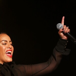 Exclusif - Amel Bent - Enregistrement de l'émission "Alors on chante" au palais des sports à Paris, à l'occasion des 20 ans du Sidaction et de la sortie de l'album "Kiss & Love", le 16 novembre 2011.