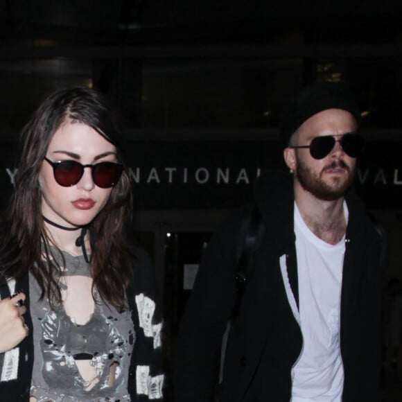 Courtney Love et sa fille Frances Bean Cobain arrivent à l'aéroport LAX de Los Angeles, le 5 octobre 2016.