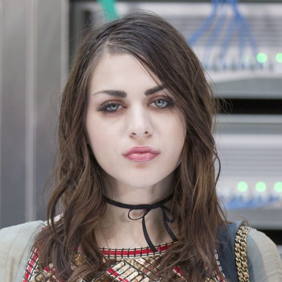 Frances Bean Cobain - People au défilé de mode "Chanel", collection prêt-à-porter Printemps-Eté 2017 au Grand Palais à Paris, le 4 octobre 2016.