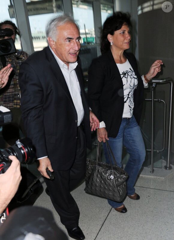 Dominique Strauss-Khan et sa femme Anne Sinclair quittent leur domicile, dans le quartier de Tribeca, le 3 septembre 2011, à New York.